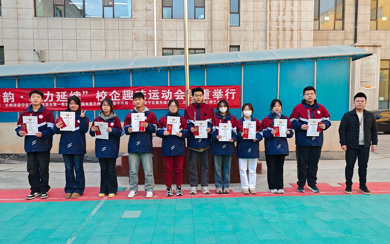 坤校合影.png 坤校合影.png